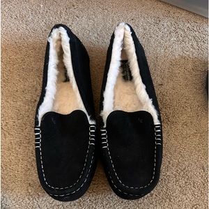 Black slippers Koolabura Uggs size 10